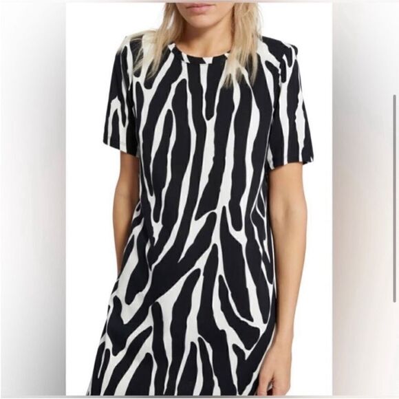 Sanctuary NWT Replay t-shirt Dress Brushwork
Print Size 3X - Picture 3 of 7